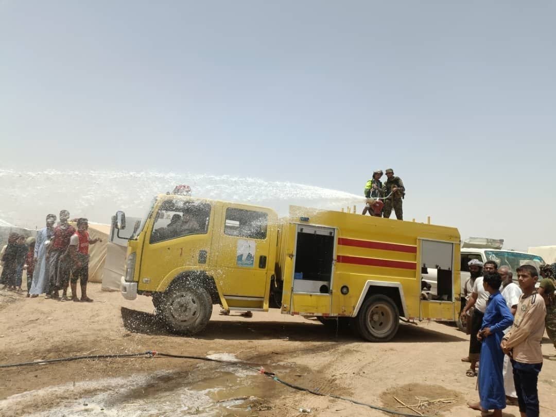 إنقاذ عائلة من حريق شب في منزلها بمدينة مأرب Image