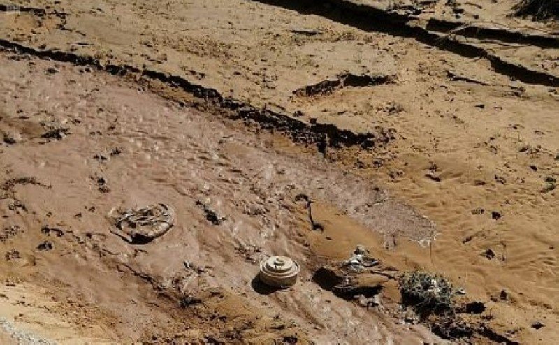 مياه الأمطار والسيول تجرف ألغاما زرعتها مليشيا الحوثي بالبيضاء Image