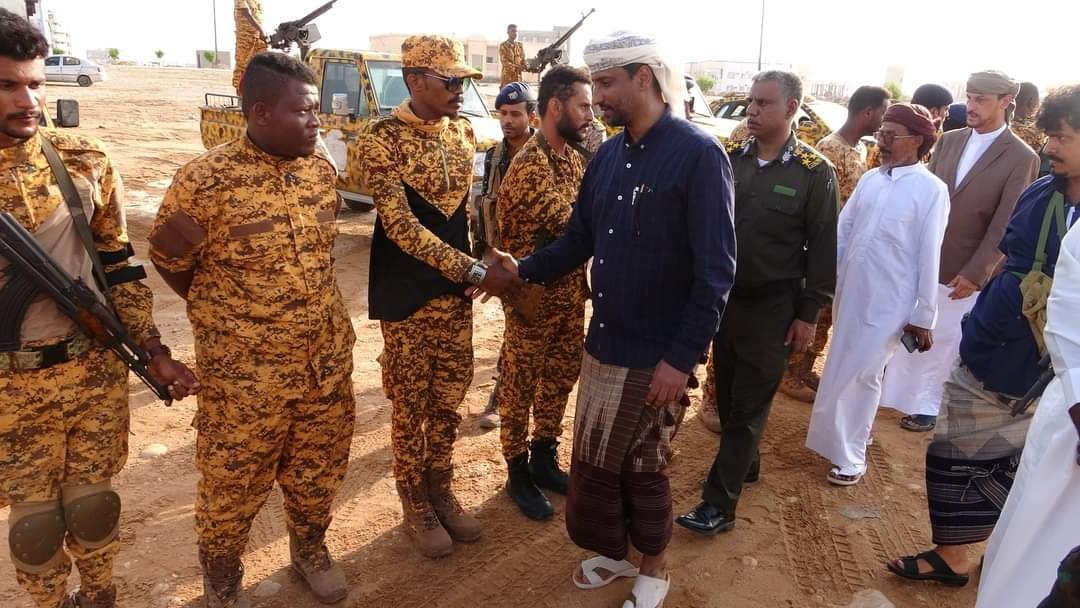 وكيل أول المهرة يزور إدارة الأمن العام ويشارك منتسبيها فرحة عيد الأضحى المبارك Image