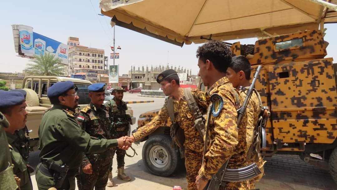 اللواء يحيى حُميد والعميد الصبري يزوران المواقع والنقاط الأمنية للتهنئة بالعيد Image
