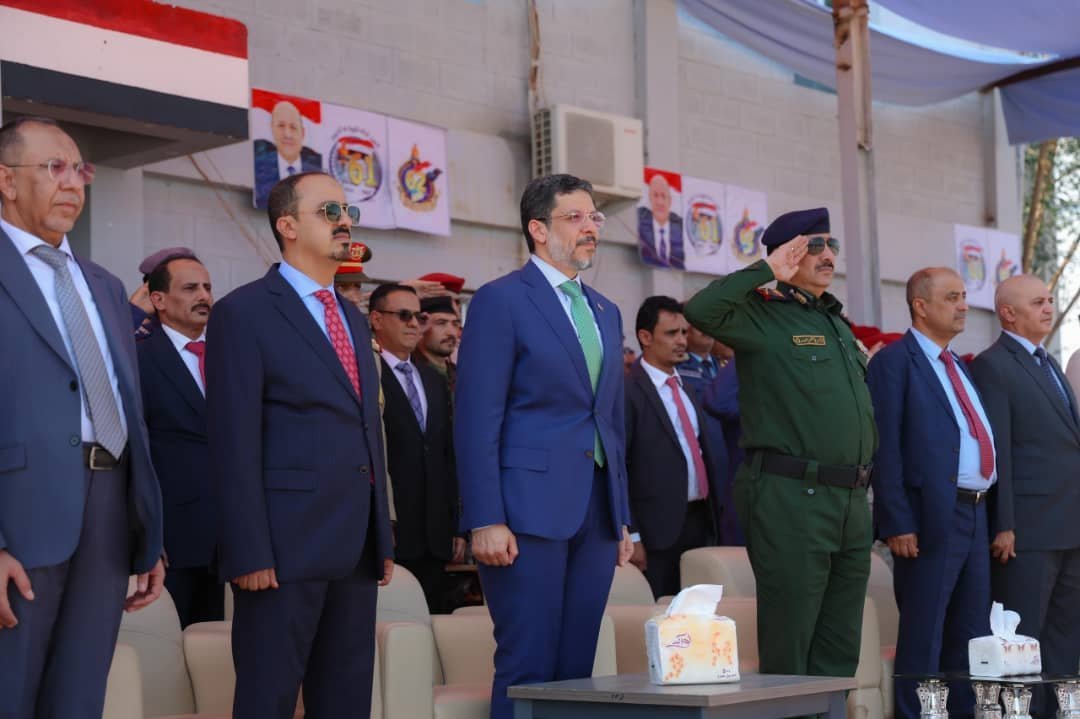 رئيس مجلس الوزراء يزور كلية الطيران والدفاع الجوي بمحافظة مأرب Image