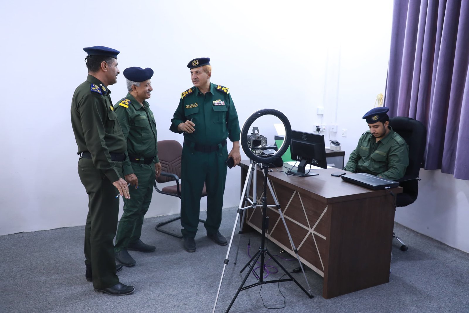 تدشين إصدار البطاقة الالكترونية العسكرية لمنتسبي الوزارة بسيئون Image