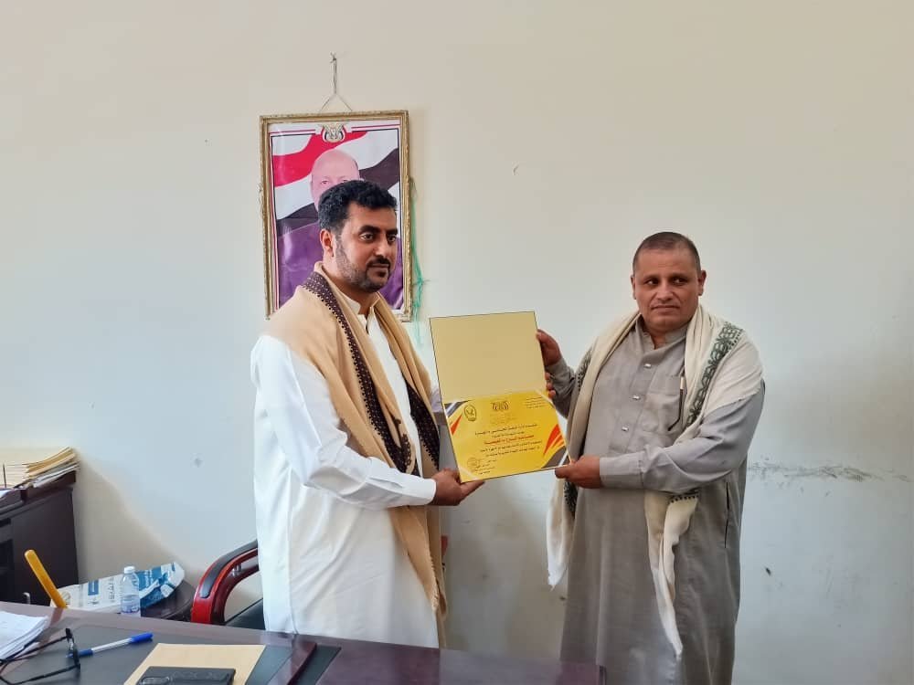 نائب مدير شرطة المهرة يكرم إدارة مطاعم البرج في الغيظه Image