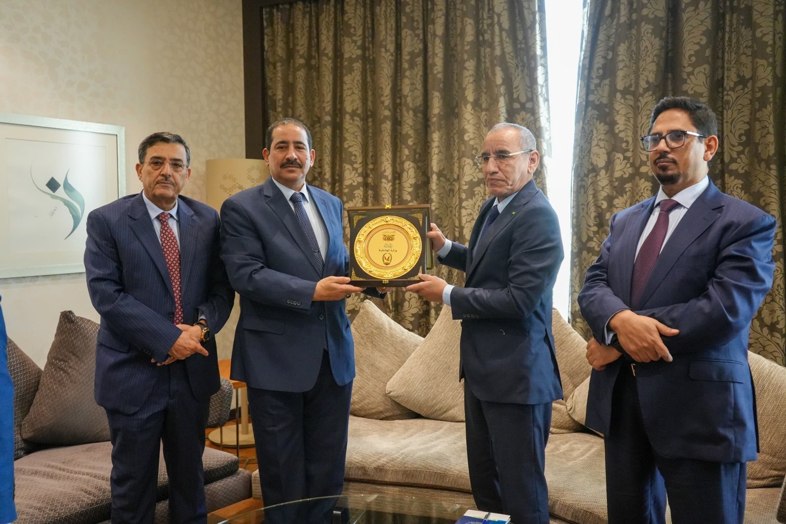 وزير الداخلية يبحث مع نظيره الموريتاني أوجه التعاون المشترك في المجال الأمني Image