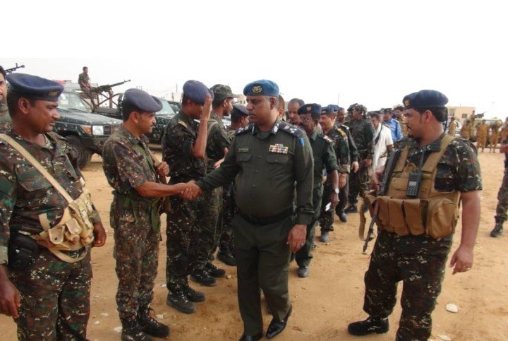 مدير شرطة المهرة يزور الوحدات الأمنية ويتبادل مع منتسبيها تهاني عيد الأضحى Image