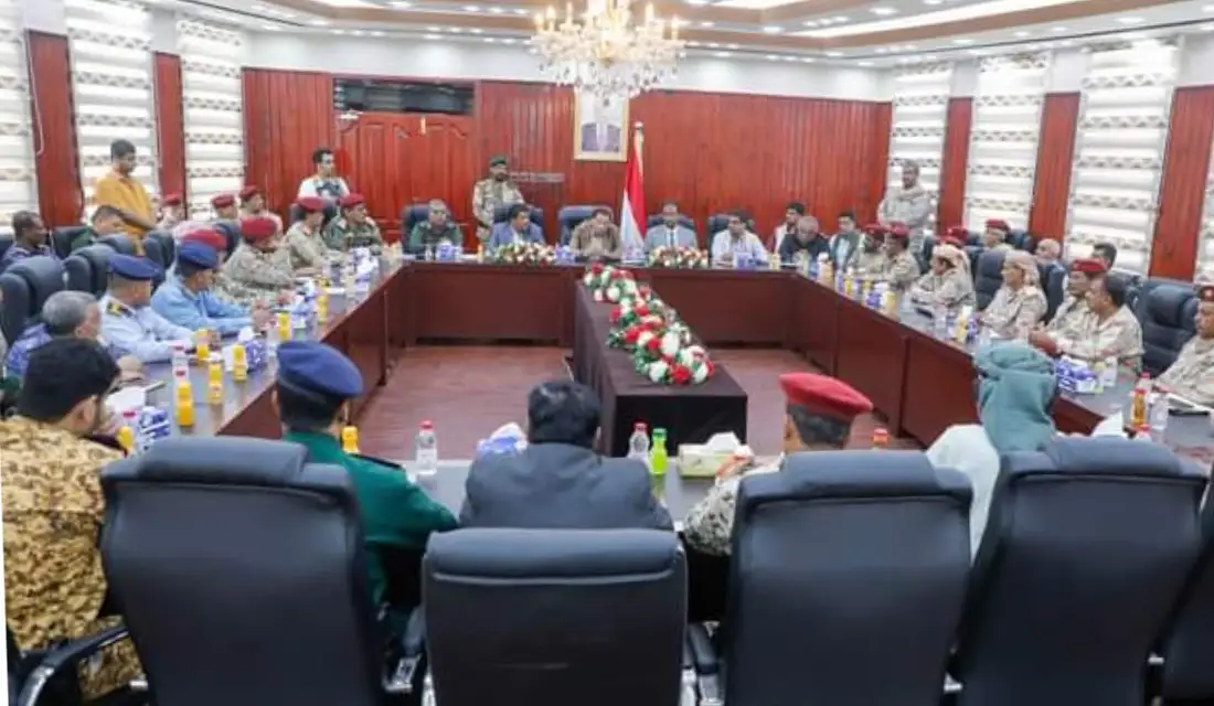 محافظ المهرة يترأس اجتماعاً استثنائياً لقيادات الوحدات الأمنية والعسكرية Image