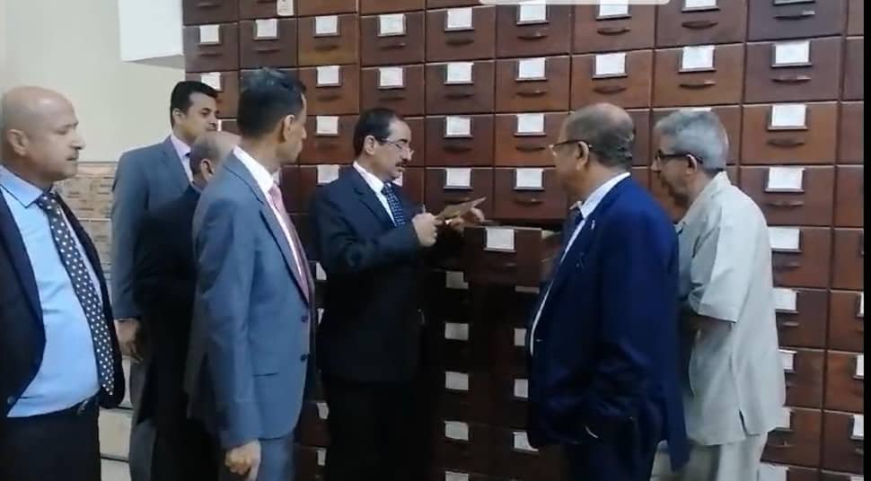 وزير الداخلية يطلع على سير العمل في فرعي مصلحتي الجوازات والأحوال المدنية بقنصلية بلادنا بجدة Image