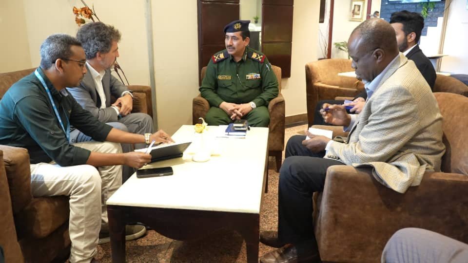 وزير الداخلية يلتقي نائب منسق الشؤون الإنسانية في اليمن Image