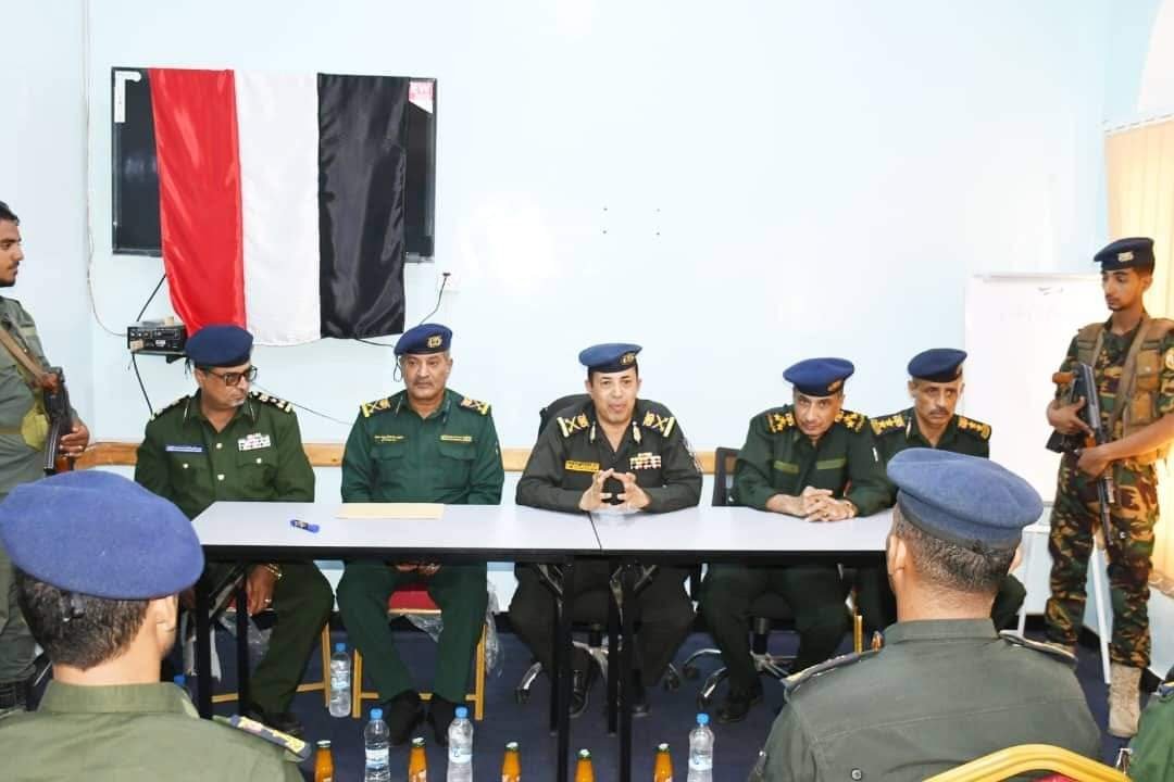 وكيل وزارة الداخلية يتفقد مستوى الأداء بشرطة تعز وفرع مصلحة الأحوال المدنية Image