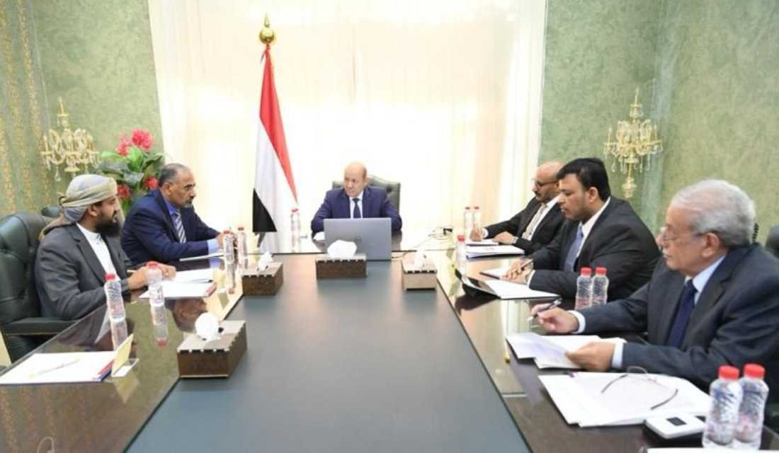 مجلس القيادة الرئاسي يناقش الملف الأمني والعسكري والخدمات في المحافظات المحررة Image