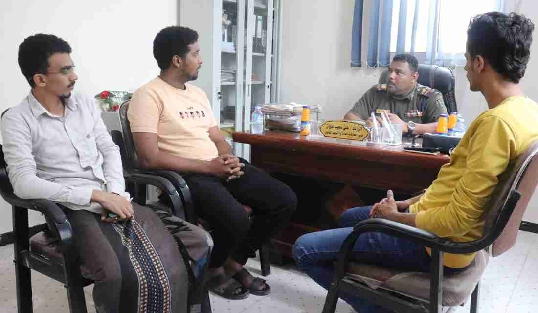 شرطة ساحل حضرموت تبحث مع المنتدى السياسي بجامعة حضرموت استئناف برنامج " شراع " التدريبي Image