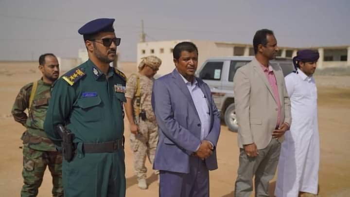 الأمين العام للمجلس المحلي بمحافظة المهرة ووكيل أول المحافظة يقومان بزيارات ميدانية لعدد من المرافق الأمنية . Image