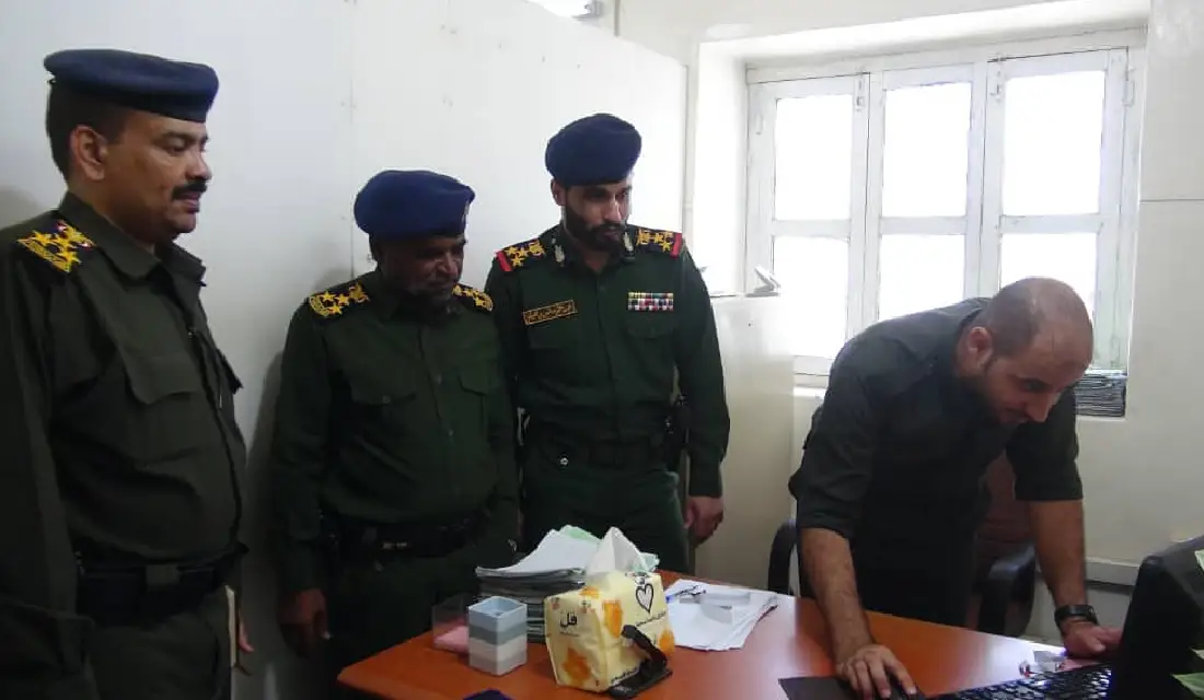 مدير أمن حضرموت الوادي والصحراء يتفقد سير عمل مصلحتي الهجرة والجوازات والاحوال المدنية Image