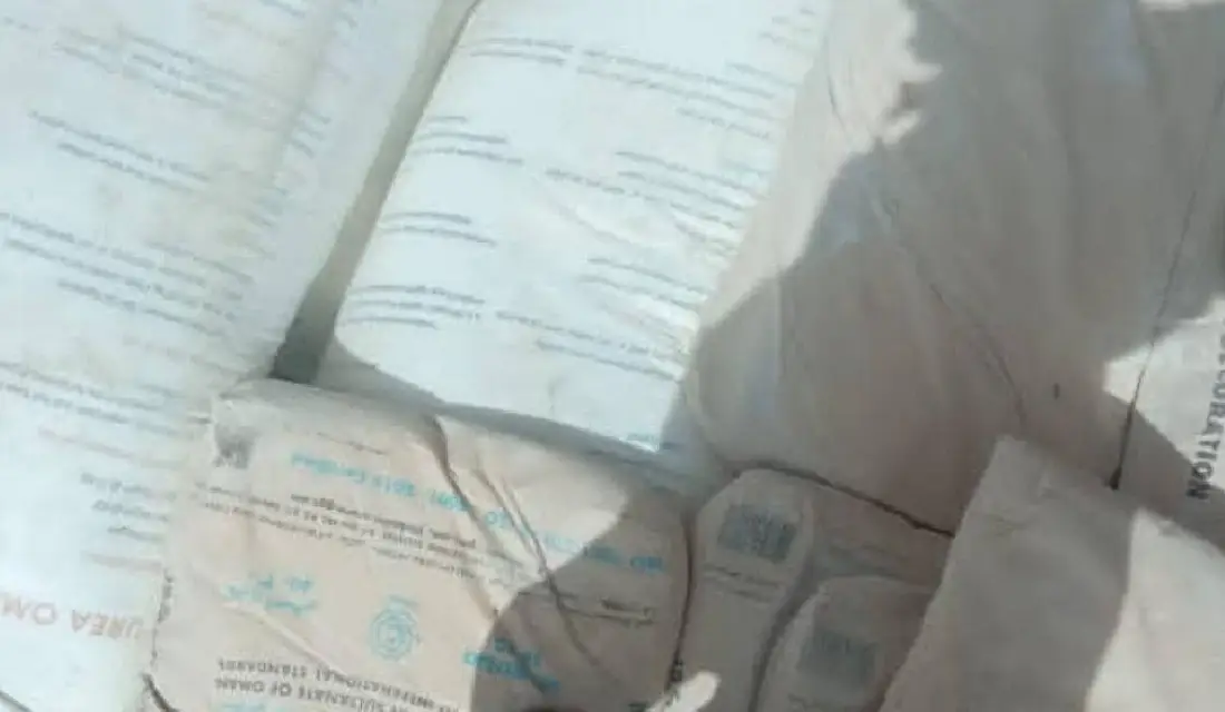 شرطة المهرة تحبط تهريب كمية من سماد اليوريا في منفذ شحن بالمهرة Image