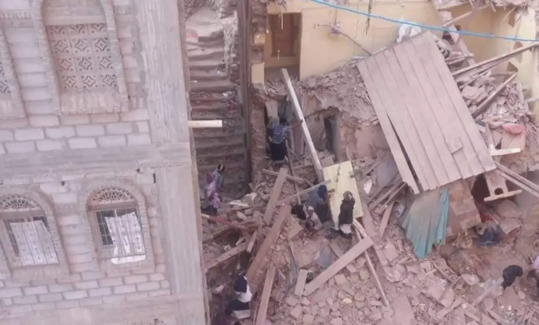 وفاة 3 مواطنين نتيجة انهيار منزلا طينيا بشبوة Image