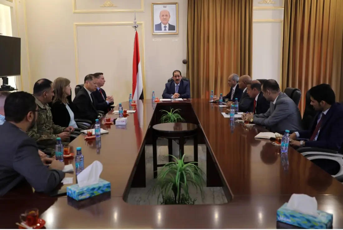وزير الداخلية يبحث مع وفد من السفارة الامريكية جهود مكافحة الإرهاب Image