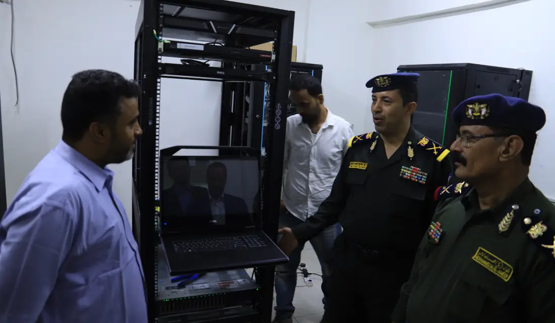اللواءان العامري والأمير يطلعان على سير العمل في رئاسة مصلحة الهجرة والجوازات والجنسية بعدن Image