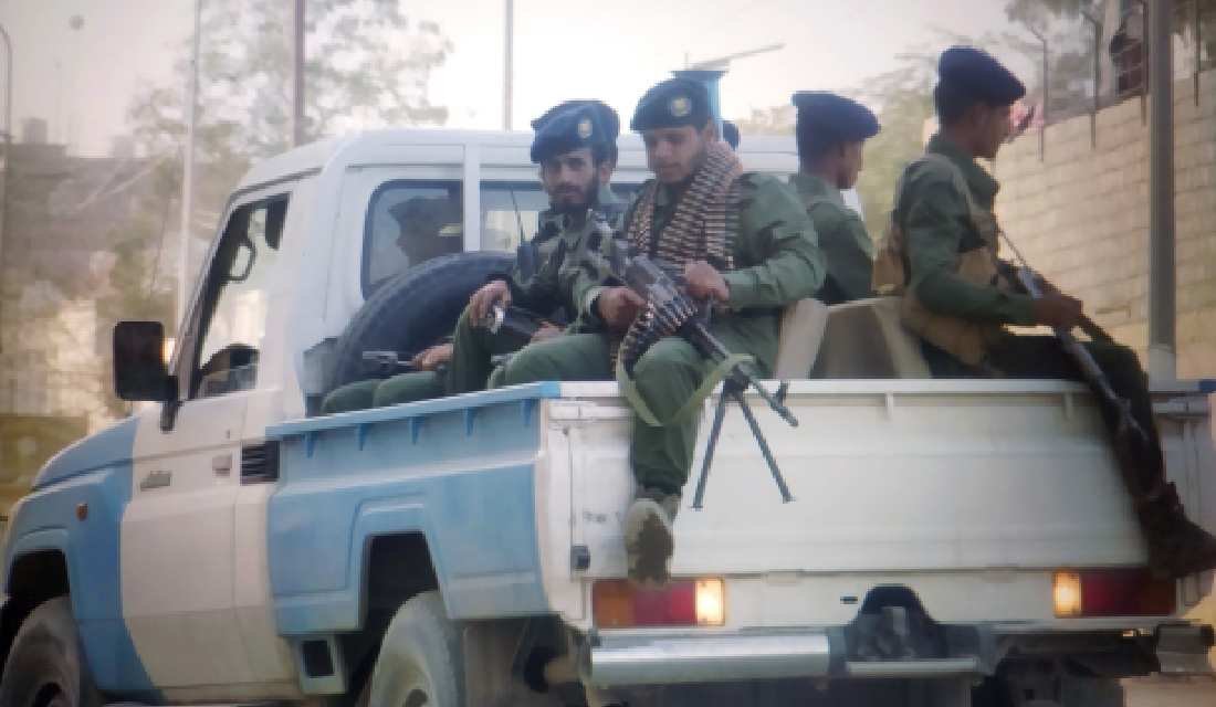 شرطة مأرب تلقي القبض على متهم بسرقة خمسة وعشرين مليون ريال يمني ومقتنيات أخرى Image