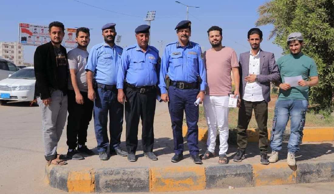 طلاب الإعلام بجامعة إقليم سبأ يطلقون حملة لتوعية المواطنين بقواعد السير Image