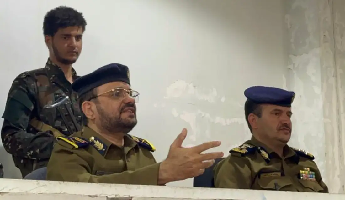 وكيل أول وزارة الداخلية يطلع على سير العمل في فرع مصلحة الهجرة والجوازات بمأرب Image