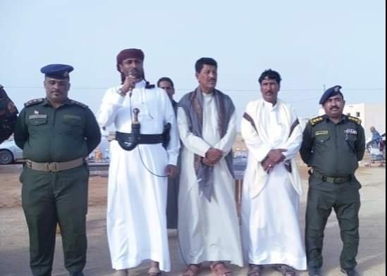 وكيل أول محافظة المهرة يشارك منتسبي الأمن فرحة عيد الأضحى المبارك ويؤكد على المضي قدماً مع مجلس القيادة الرئاسي.. Image