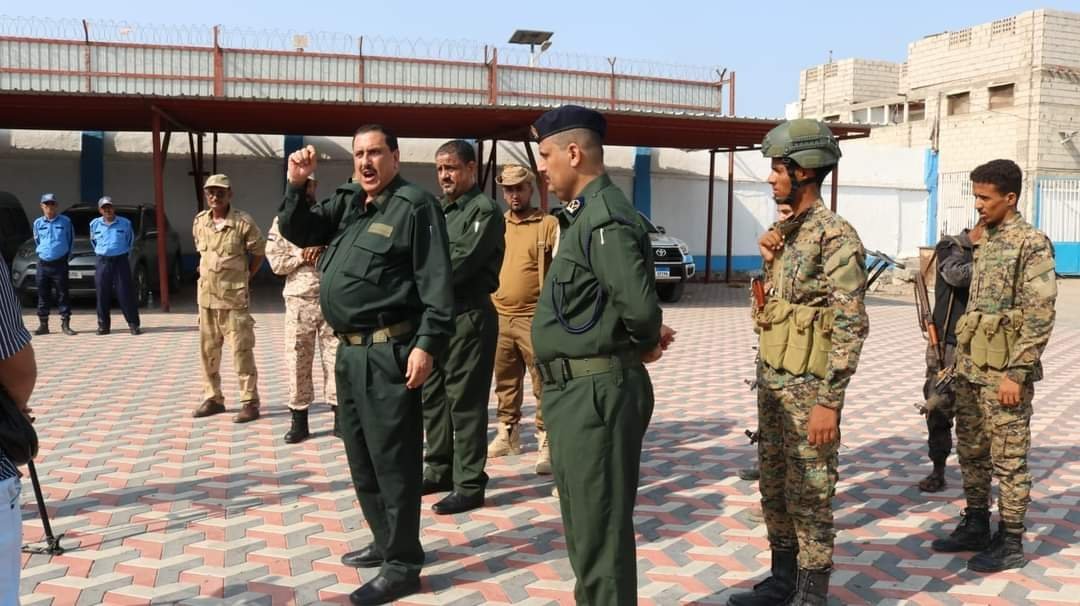 مدير شرطة العاصمة المؤقتة عدن يعيد افتتاح مركز شرطة البريقة عقب تأهيله Image