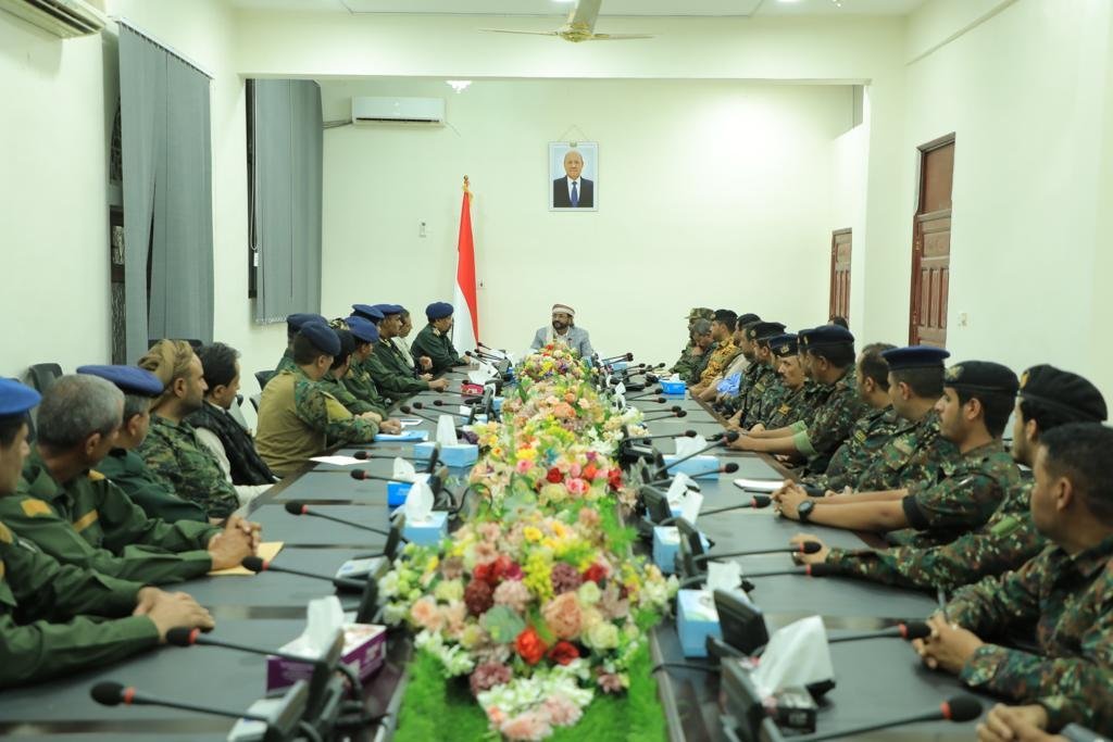 العرادة يترأس اجتماعاً موسعاً للقيادات الأمنية بمحافظة مأرب Image