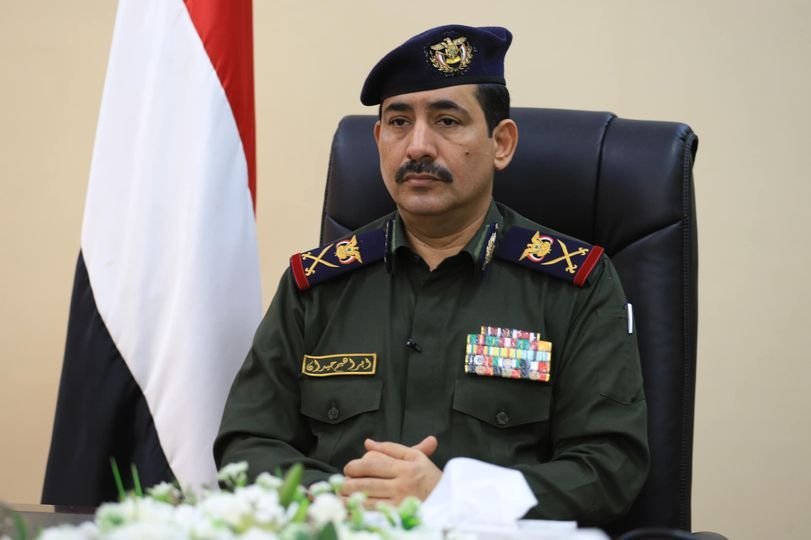 وزير الداخلية يعزي العميد ناجي المرفدي بوفاة والدته Image