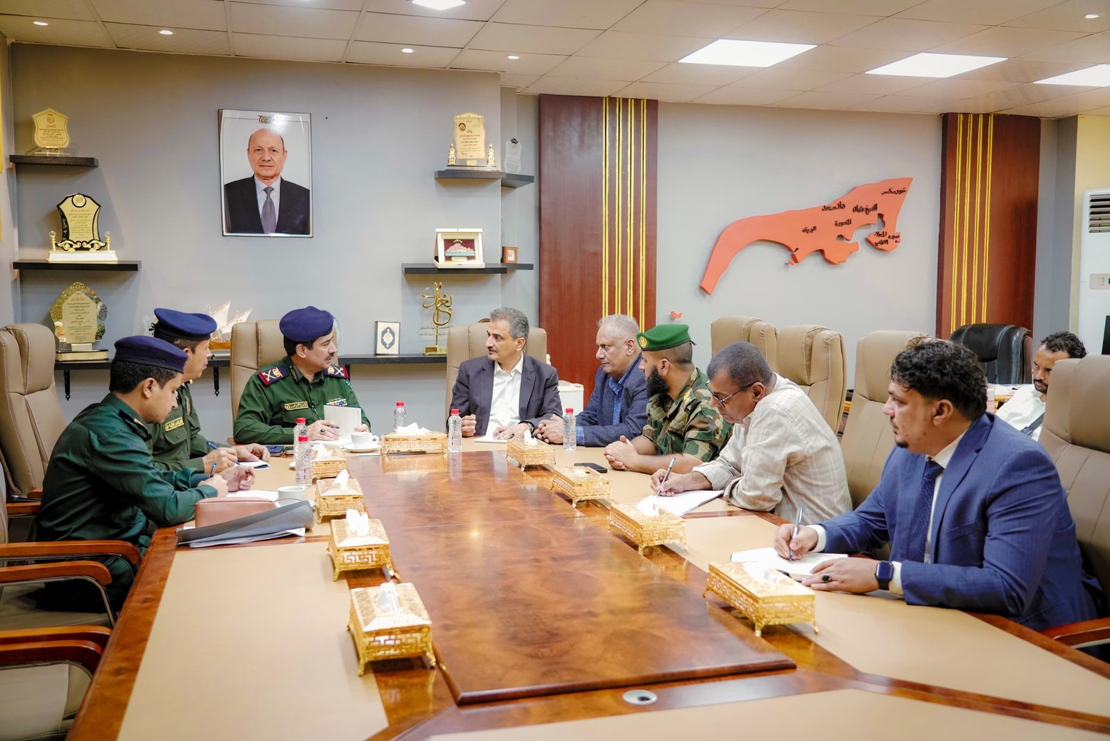 وزير الداخلية يناقش مع محافظ العاصمة المؤقتة عدن عددا من القضايا ذات الاهتمام المشترك Image