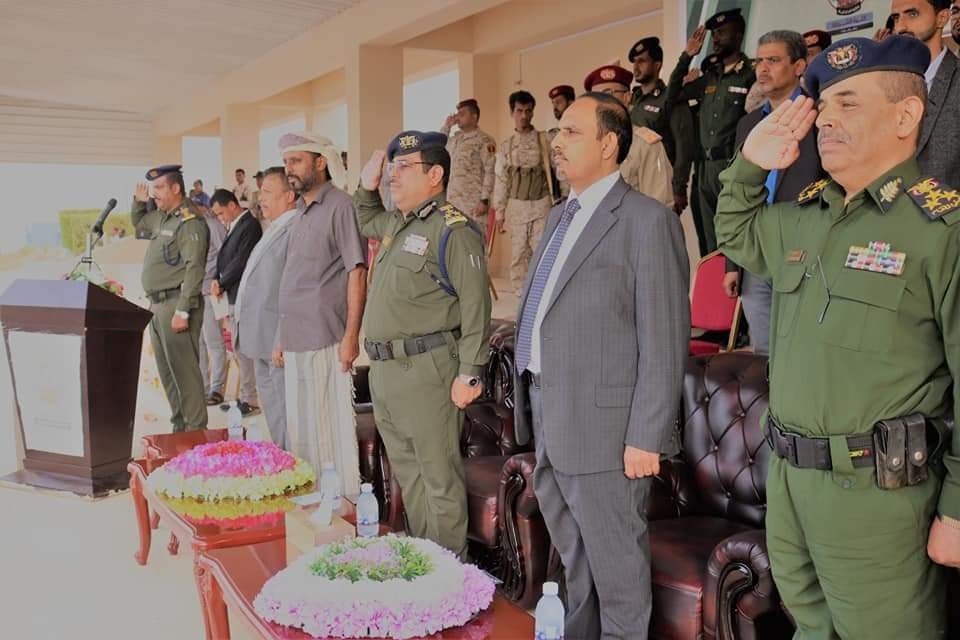 محافظ حضرموت يدشن توزيع شهادات الدفع المتخرجة من كلية الشرطة للقسمين العام والخاص Image