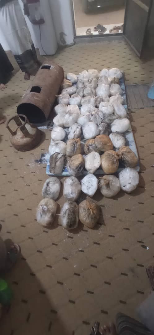  مكافحة المخدرات بالمهرة يضبط مواد مخدرة مخفية داخل أسطوانة غاز  Image