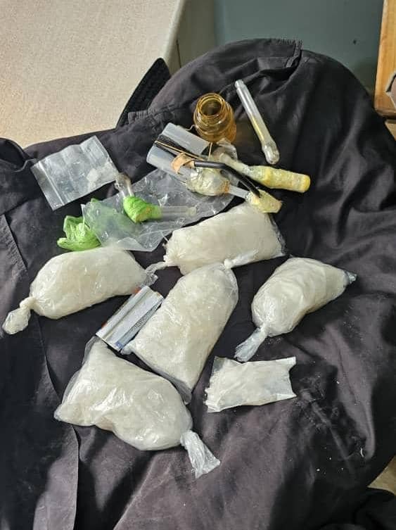 ضبط مروج مخدرات بحوزته كيلو من مادة الشبو Image
