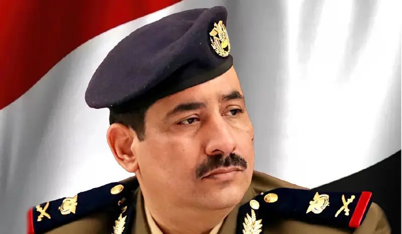 وزير الداخليه يوجه الادارة العامه للخدمات الطبيه بالوزاره بمتابعة الحالة الصحية لاحد منتسبي الوزارة  Image