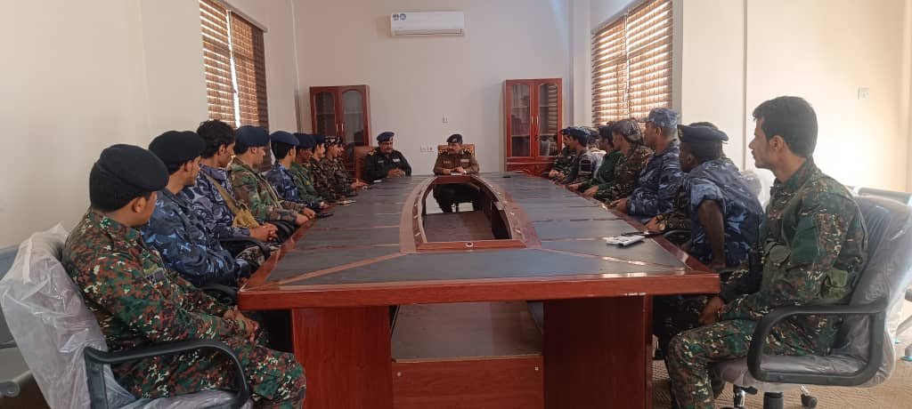 مدير عام شرطة شبوة يلتقي الضباط الخريجين من دولة الإمارات Image