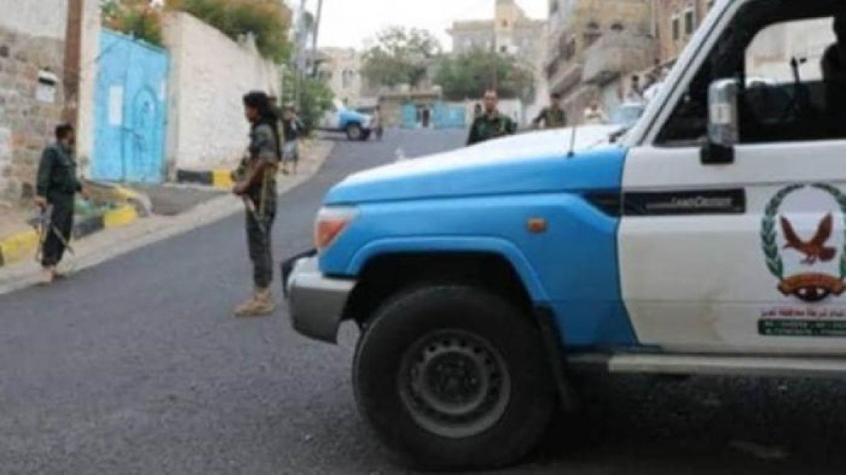 شرطة تعز تضبط متهما بإشعال حريق متعمد يتسبب بخسائر مادية وإصابات بمنطقة يفرس Image