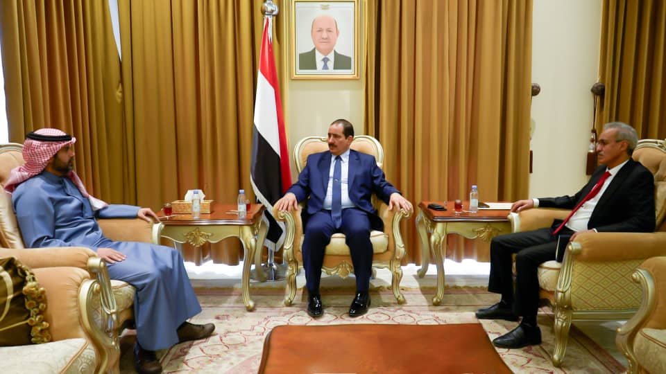 وزير الداخلية يبحث مع السفير الكويتي سبل تعزيز التعاون في المجال الأمني Image