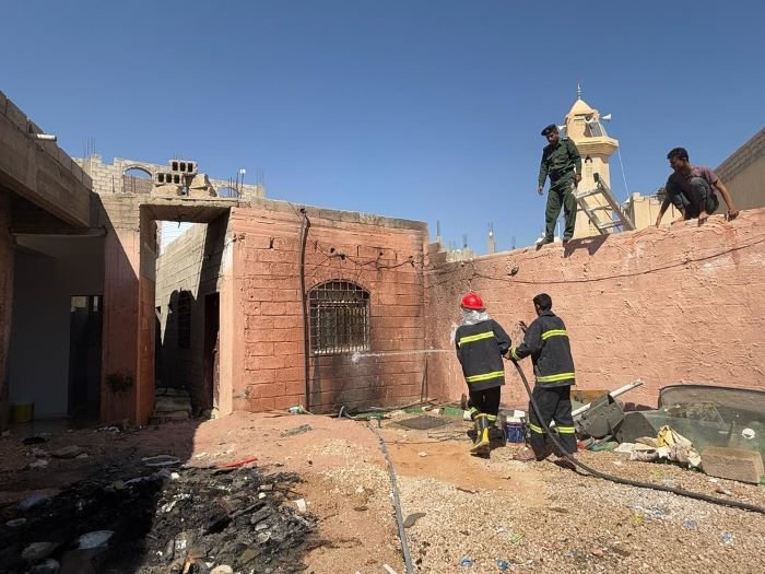 الدفاع المدني بشبوة ينجح في إخماد حريق في أحد المنازل السكنية بمدينة عتق Image