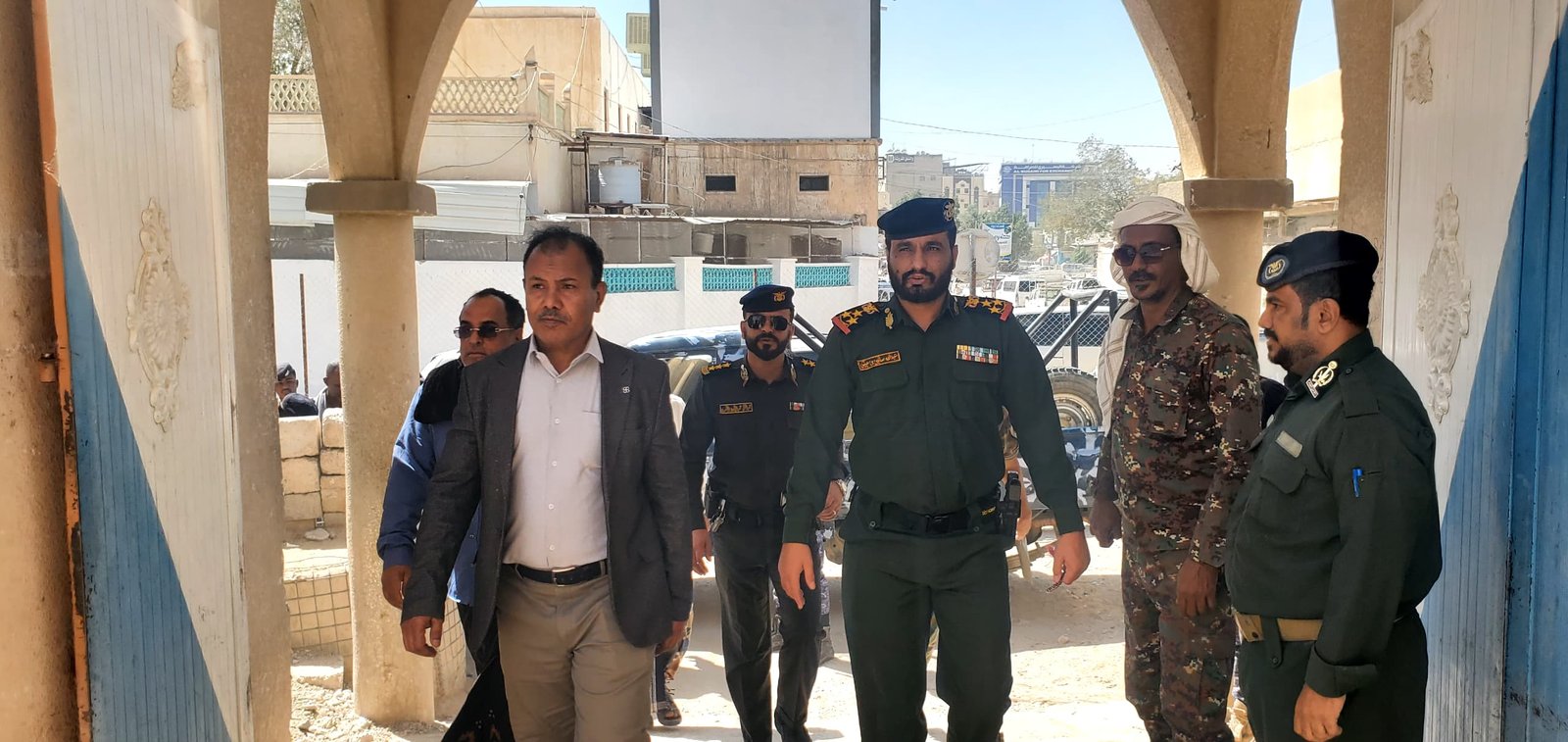 الوكيل العامري والعميد بن حبيش يتفقدان سير العمل في شرطة مديرية سيئون  Image