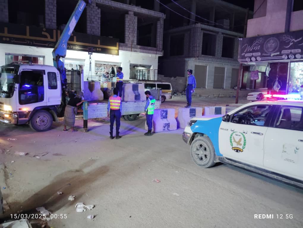 شرطة السير بشبوة تدعو المواطنين للالتزام بالمواقف المحددة للحد من الازدحامات المرورية Image