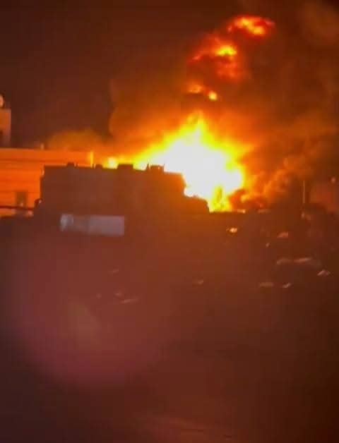 الدفاع المدني بوادي حضرموت يخمد حريقا في محطة محروقات بسيئون Image