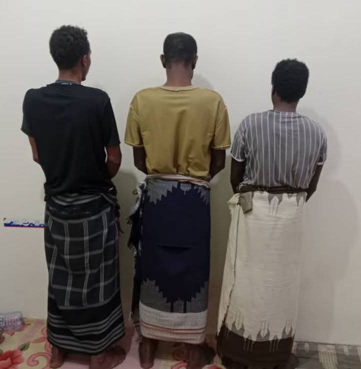 شرطة شبوة تضبط عصابة متخصصة في سرقة محتويات السيارات بعسيلان Image