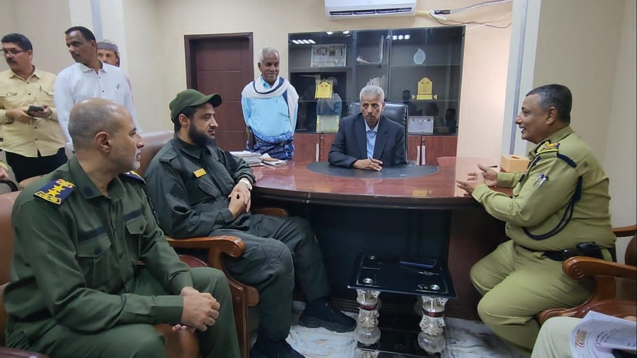 اجتماع موسع بديوان محافظة لحج لمناقشة قضايا الأحوال المدنية والسجل المدني  Image