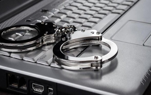 شرطة سيئون تضبط خلية تمتهن الابتزاز الإلكتروني عبر "سناب شات" و"واتساب" Image