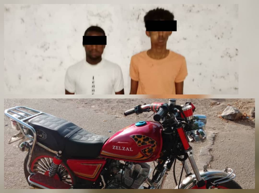 شرطة أبين تضبط لصين استوليا على دراجة نارية ويعيدها إلى مالكها Image