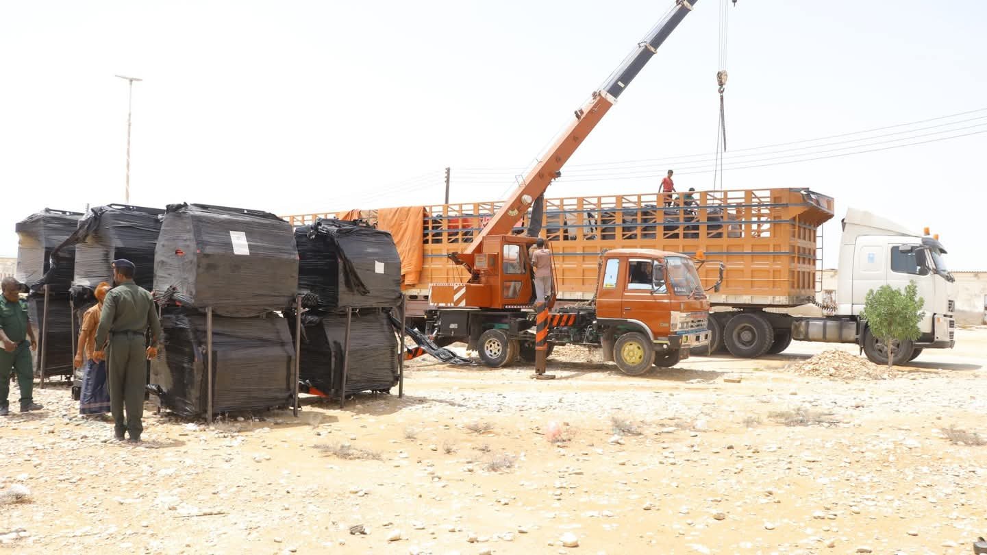 الدفاع المدني في المهرة يتسلم 33 ماطور إنارة متنقل دعماً من الـ (UNOPS)  Image