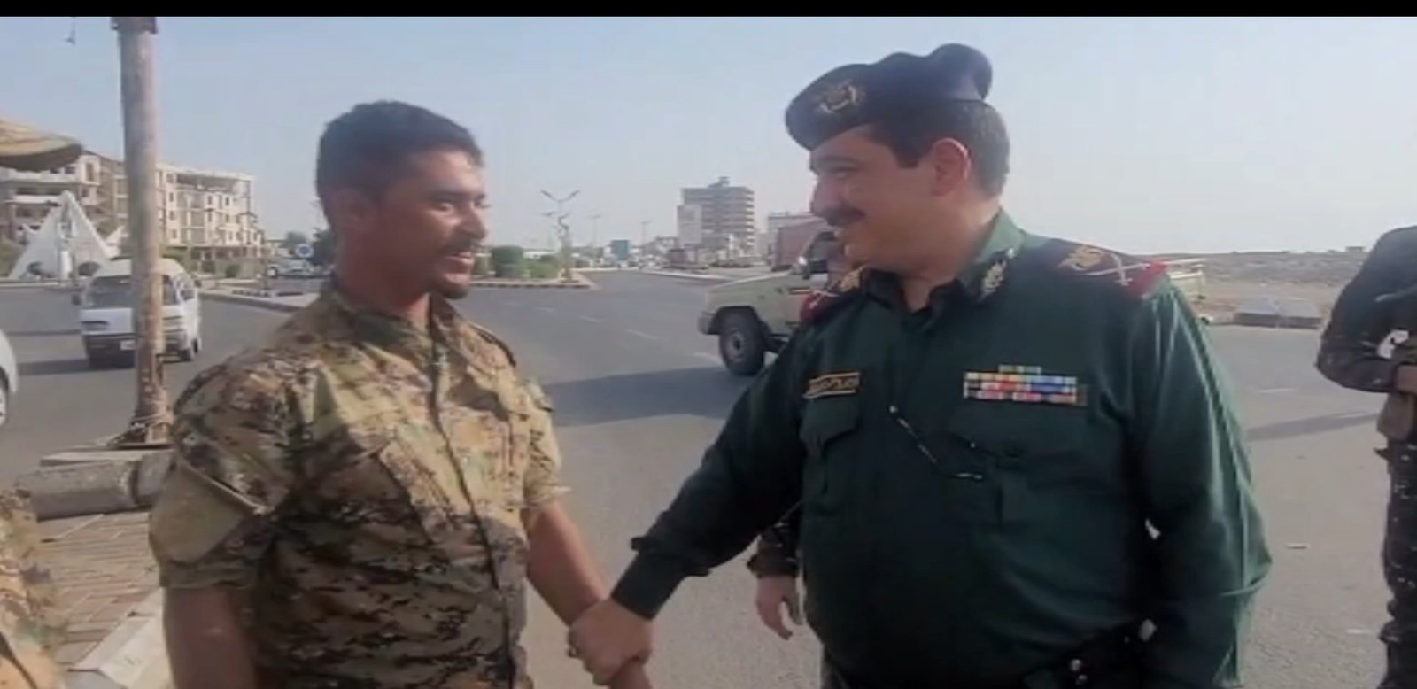 وزير الداخلية يقدّم التهاني لعدد من النقاط الأمنية في العاصمة المؤقتة عدن Image