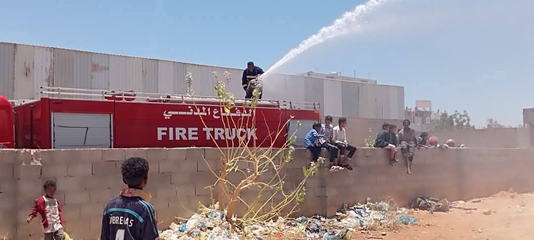 الدفاع المدني يخمد حريقا ويفتح تحقيقا بنشوب نيرانه بديس حضرموت Image