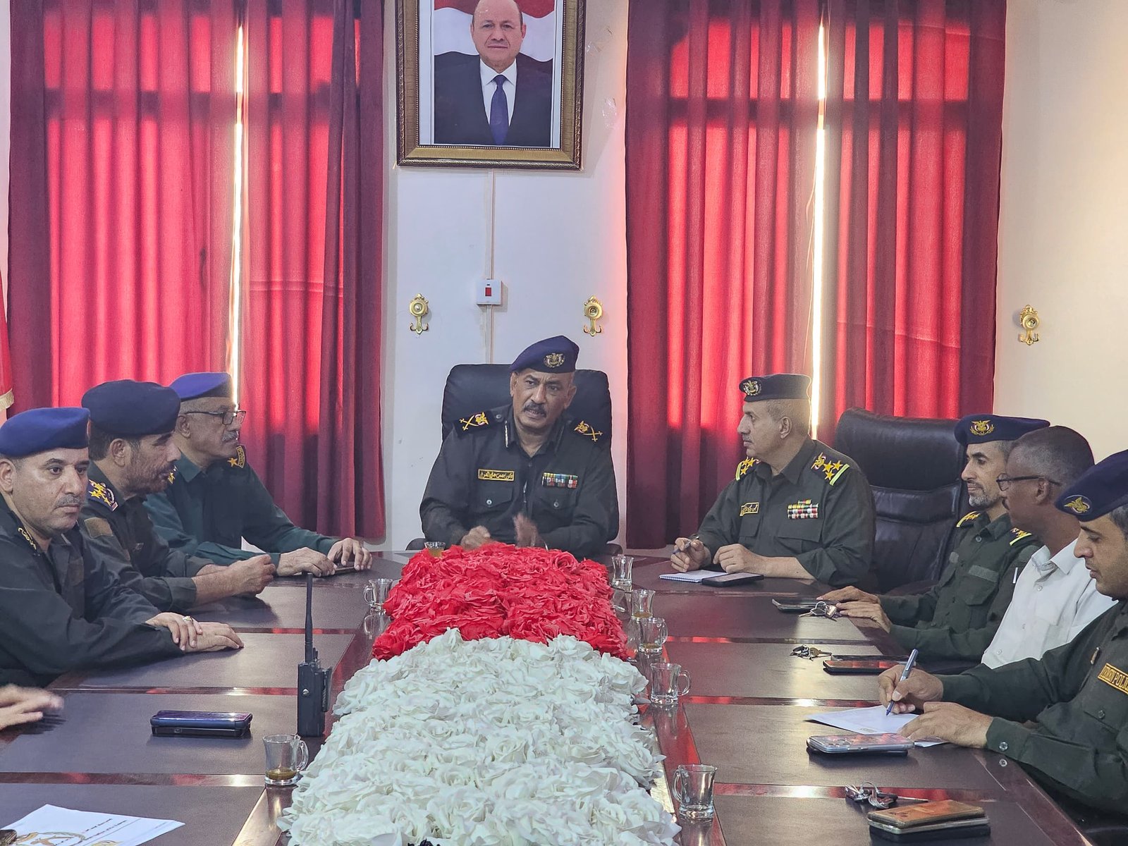 عقد الاجتماع الأسبوعي القيادي بديوان وزارة الداخلية بسيئون Image