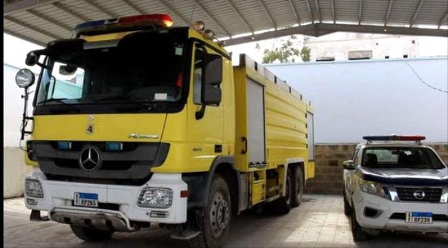 الدفاع المدني بساحل حضرموت يخمد حريق نشب في مركز  تجاري  Image