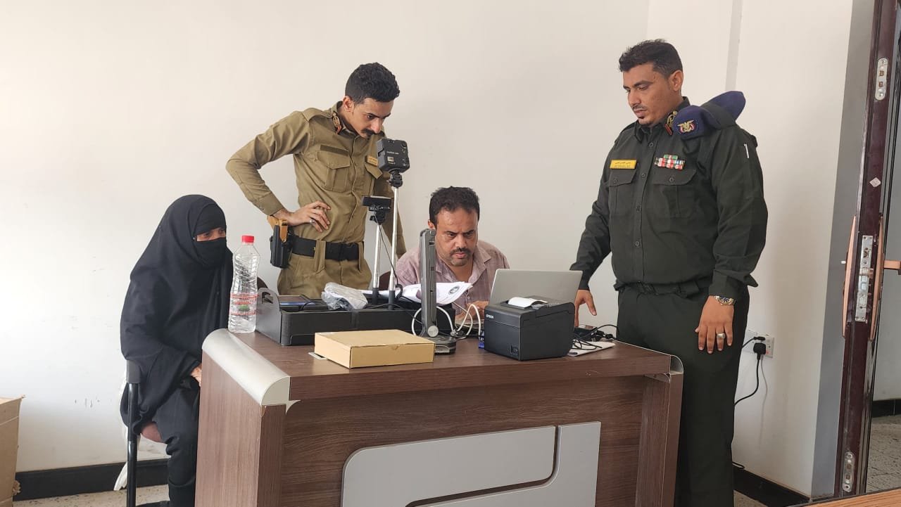 تدشين العمل لاستخراج البطاقة الذكية للحالات الطارئة والإنسانية في عدن Image